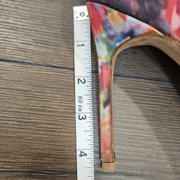 Manolo Blahnik Multicolor Floral Printed Fabric BB 105 Pump-39 1/2 - Picture 12 of 15